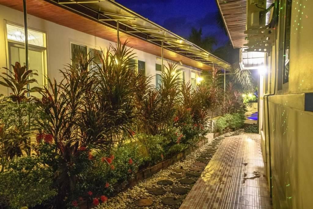 Nuch'S Apple Guest House Si Bun Ruang エクステリア 写真